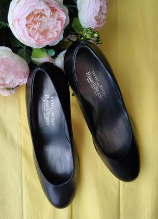 Кожаные туфли лодочки stuart weitzman for russell & bromley
