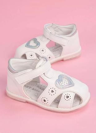 Босоніжки для дівчаток