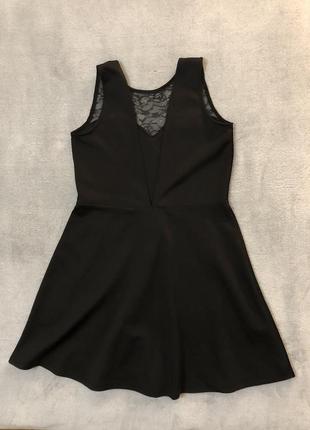 Чорна сукня з вирізом на спині2 фото