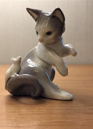 Фарфоровая статуэтка lladro «кошка и мышка».
