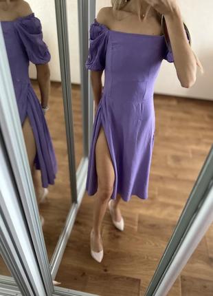 Платье с разрезом