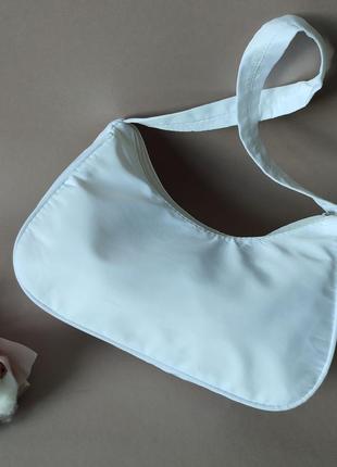 Біла нейлонова сумочка багет