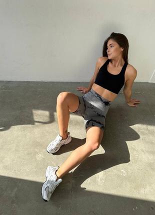 Эффектные и супер удобные светло-серые фитнес шорты6 фото