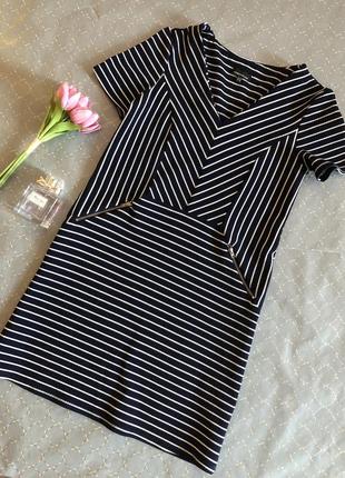 Плаття в полоску на короткий рукав
