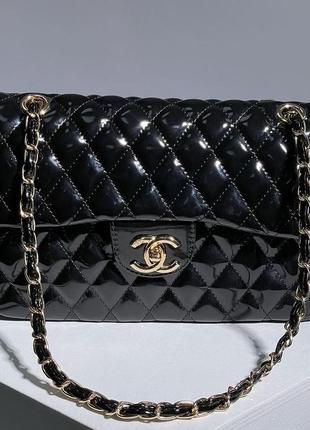 Жіноча сумка шанель чорна chanel 2.55 lacquered black/gold
