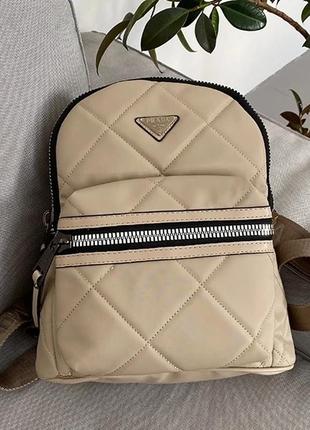 Жіночий рюкзак прада бежевий prada backpack beige