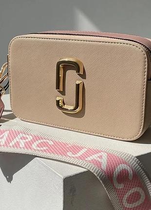Женская сумка марк джейкобс бежевая marc jacobs the snapshot peach powder