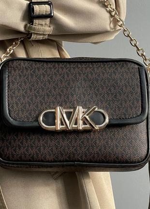 Женская сумка майкл корс коричневая michael kors parker медиа logo crossbody bag brown