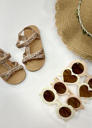 Блестящие босоножки 22р