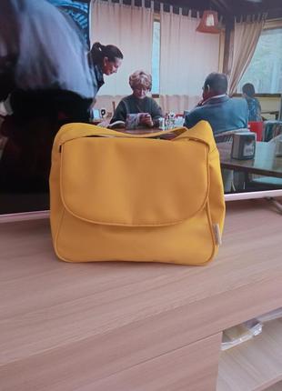 Яскрава жовта жіноча сумочка3 фото