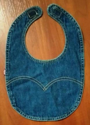 Джинсовий слюнявчик levi's