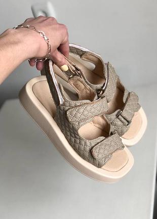 Босоніжки шкіряні