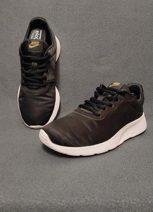 Кроссовки женские nike tanjun prem black/black/metallic gold