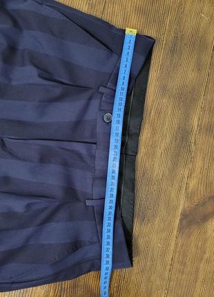 Женские классические брюки в полоску темно синего цвета5 фото