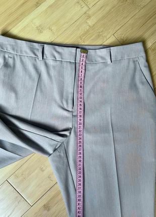 Легкие светло-серые брюки с боковыми карманами9 фото
