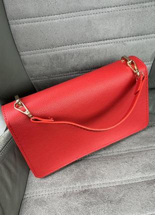 Стильная женская классическая сумочка красного цвета на магните8 фото