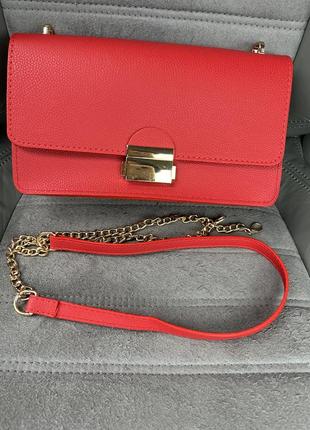 Стильная женская классическая сумочка красного цвета на магните6 фото