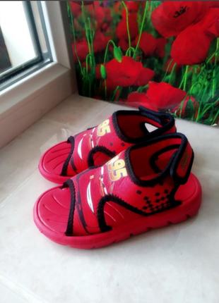 Босоніжки сандалі бренду disney принт тачки uk 7 eur 242 фото