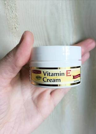 Увлажняющий крем 
для сухой, чувствительной кожи de la cruz
vitamin e creme