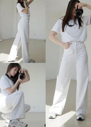 Женские белые джинсы трубы с высокой посадкой1 фото