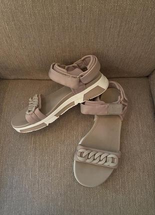 Класні босоніжки, fitflop