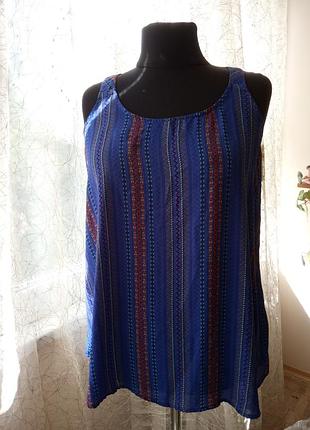 Стройнящая удлиненная майка с интересной спинкой, этно, трапеция, полоска