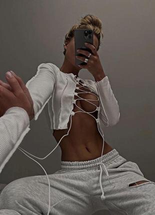 Топ майка укорочений топ тренд 2023