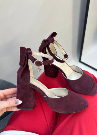 Бордовые замшевые босоножки с бантиком