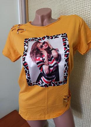 Футболка с стразами