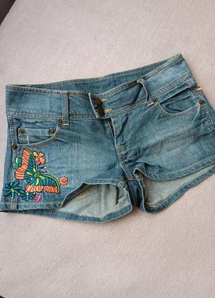 Джинсовые шорты