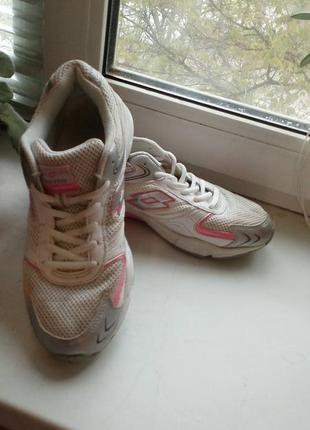 Кросівки жіночі 38р. фірмові lotto