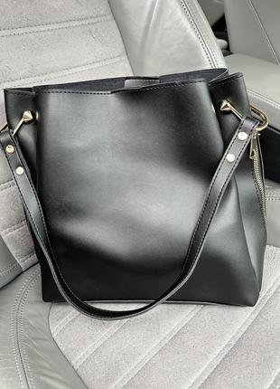 Стильная классическая большая женская сумка черного цвета на магнитной застежке