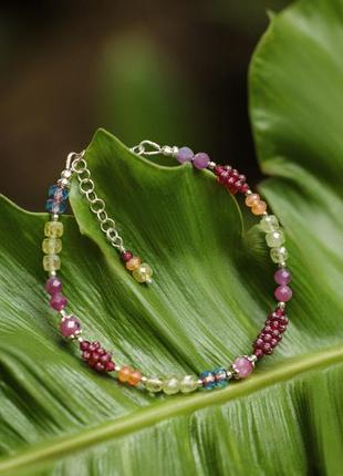 Яркий женский браслет из натуральных камней, серебра в стиле бохо, рубин, цаворит, агат, стекло1 фото