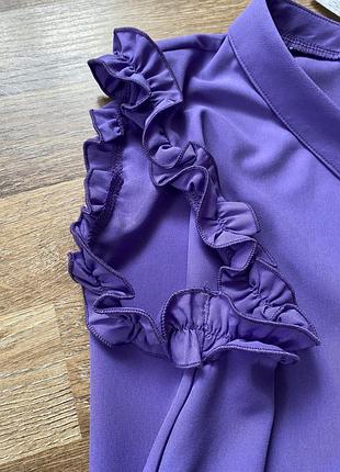 Легка блуза безрукавка з воланами3 фото