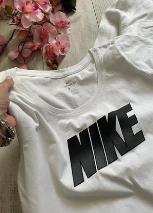 Белая базовая футболка оригинал из лого nike женский размер указан l2 фото
