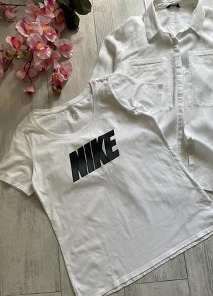 Белая базовая футболка оригинал из лого nike женский размер указан l