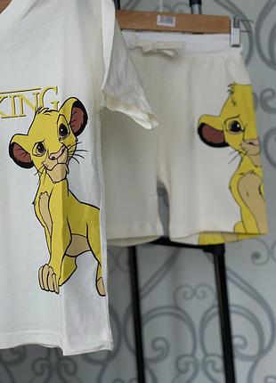 Костюм