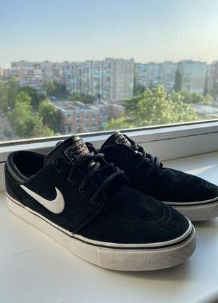 Nike janovski