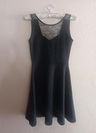 Мини платье с вырезом на спине