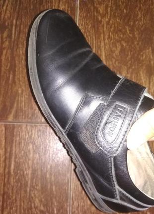 Продам туфли на мальчика 2