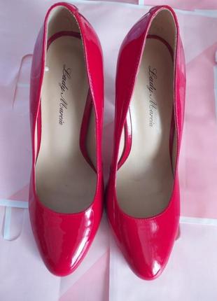 Супер модные красные туфли