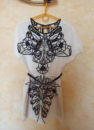 Шикарная белое платье с чёрной вышивкой ришелье