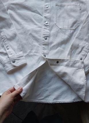 Белая джинсовая куртка рубашка6 фото