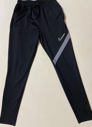 Штаны спортивные оригинал свежие колекции пот 33 см тянется до 41 см длина 99 см