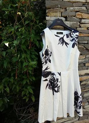 Неймовірно красиве  атласне  плаття  з оригінальним принтом. швейцарія