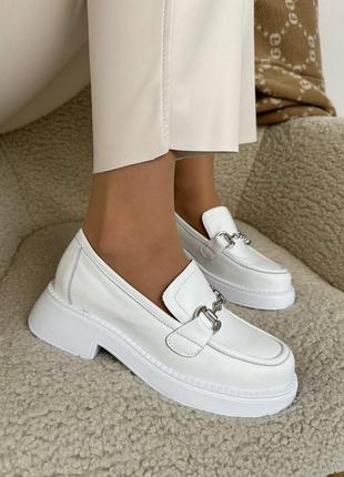 Натуральные кожаные белые туфли - лоферы