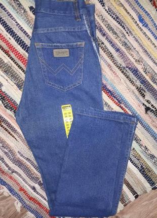 Фирменные модные джинсы на лето из мягкого плотного коттона.4 фото