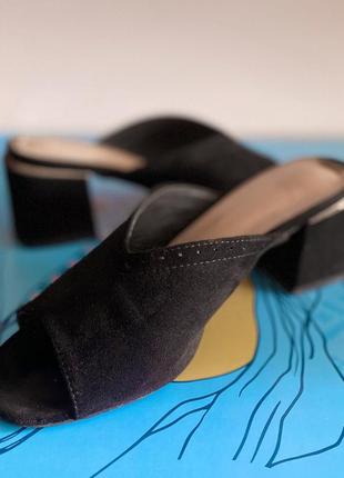 Продам женские шлепанцы на каблуке замшевые черные