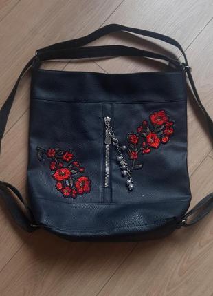 Жіноча сумка рюкзак&nbsp;трансформер&nbsp;чорний шкіра принт кольору крос-боді вишивка