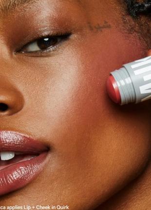Стик для губ і щік lip+cheek milk makeup у відтінку quirk, 6 г.3 фото